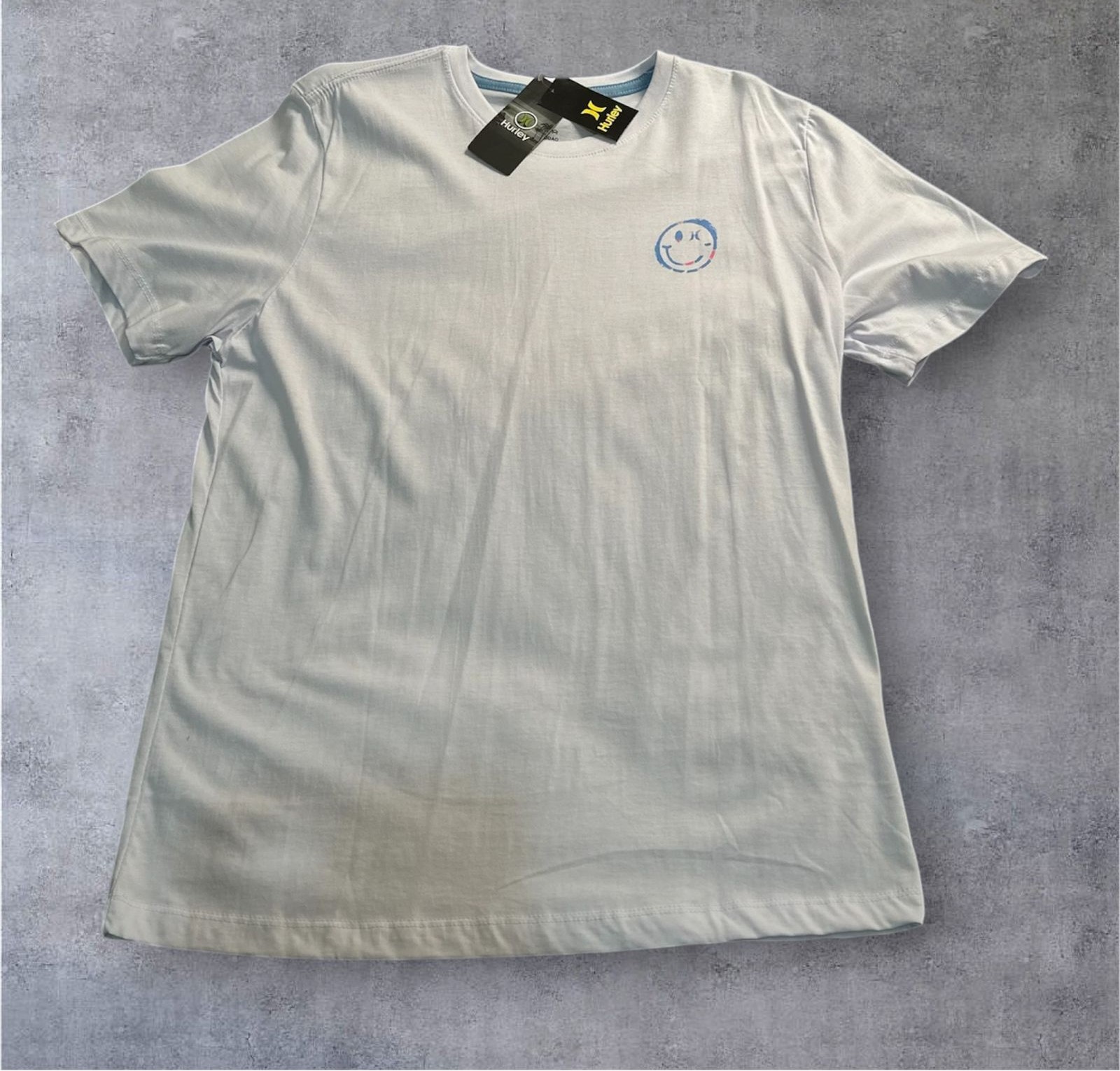 Camiseta branca minimalista