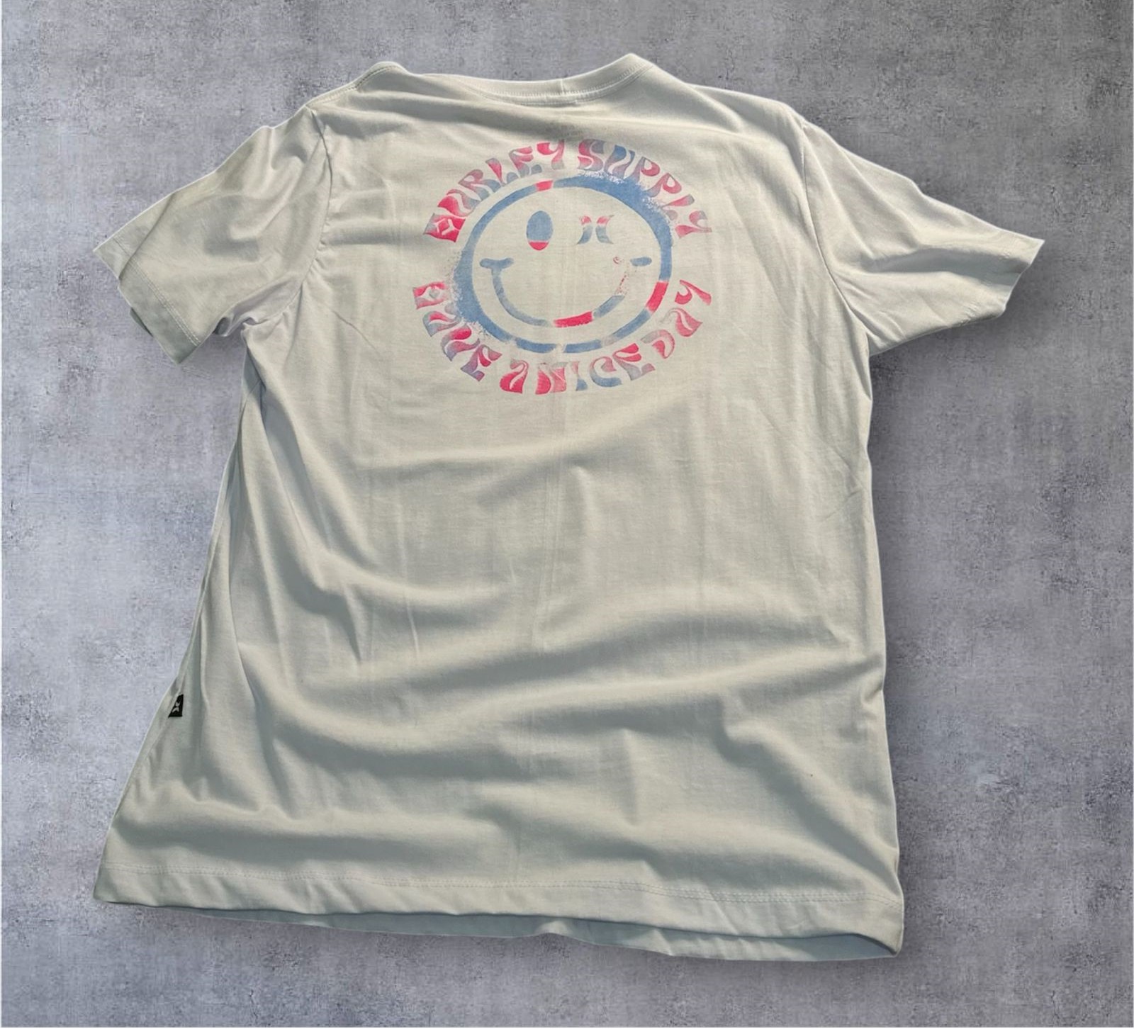 Camiseta com estampa de rosto